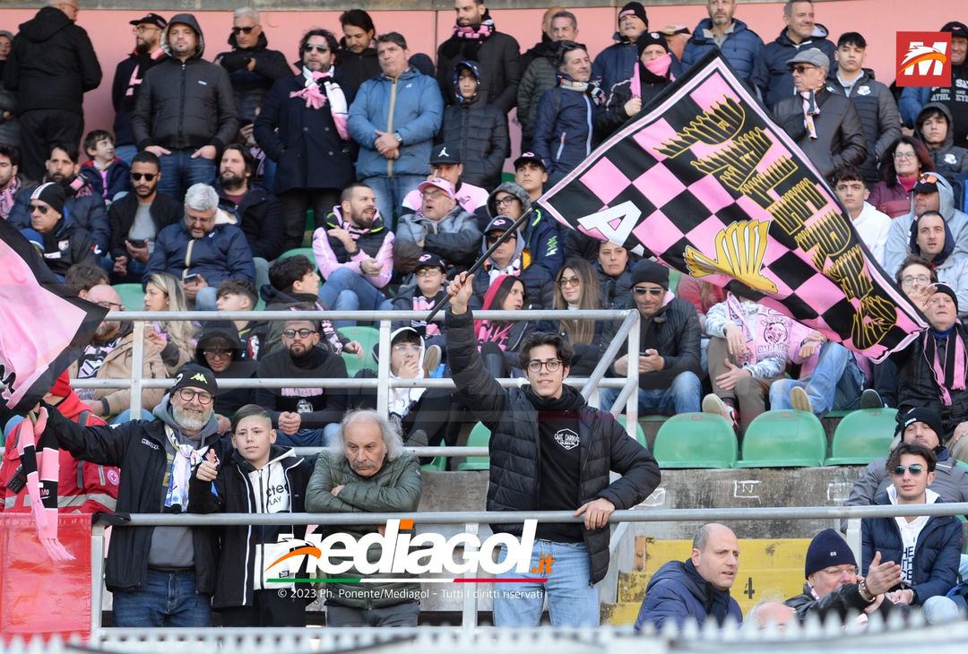 FOTOTIFO Palermo-Frosinone 1-1, i tifosi allo Stadio “Renzo Barbera” (Gallery) - immagine 26