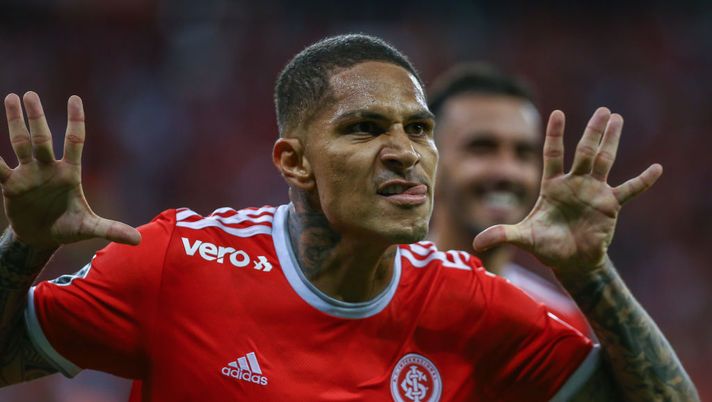 PORTO ALEGRE, BRAZIL - FEBRUARY 26: Paolo Guerrero of Internacional celebrates after scoring the first goal of his team during the match between Internacional and Tolima as part of Copa CONMEBOL Libertadores 2020 Qualifications on February  26, 2020 in Porto Alegre, Brazil. (Photo by Lucas Uebel/Getty Images) 