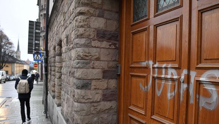 La foto di Jessica Gow porta tutti i tifosi davanti alla porta d'ingresso di casa Ibra a Malmoe... 