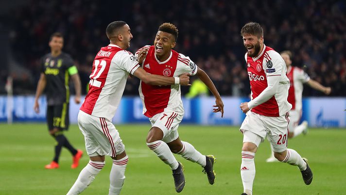 AMSTERDAM, NETHERLANDS - APRIL 10: David Neres of Ajax celebrates scoring the equalising goal alongside Hakim Ziyech (L) and Lasse Schone (R) during the UEFA Champions League Quarter Final first leg match between Ajax and Juventus at Johan Cruyff Arena on April 10, 2019 in Amsterdam, Netherlands. (Photo by Michael Steele/Getty Images) AMSTERDAM, NETHERLANDS - APRIL 10: David Neres of Ajax celebrates scoring the equalising goal alongside Hakim Ziyech (L) and Lasse Schone (R) during the UEFA Champions League Quarter Final first leg match between Ajax and Juventus at Johan Cruyff Arena on April 10, 2019 in Amsterdam, Netherlands. (Photo by Michael Steele/Getty Images)