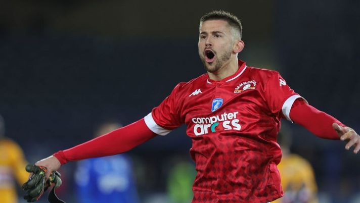 EMPOLI, ITALY - JANUARY 16: Guglielmo Vicario goalkeeper of Empoli FC celebrates the victory after during the Serie A match between Empoli FC and UC Sampdoria at Stadio Carlo Castellani on January 16, 2023 in Empoli, Italy. (Photo by Gabriele Maltinti/Getty Images) Chi mettere e chi evitare in porta: la divisione in fasce per la 34a giornata al fanta- immagine 1