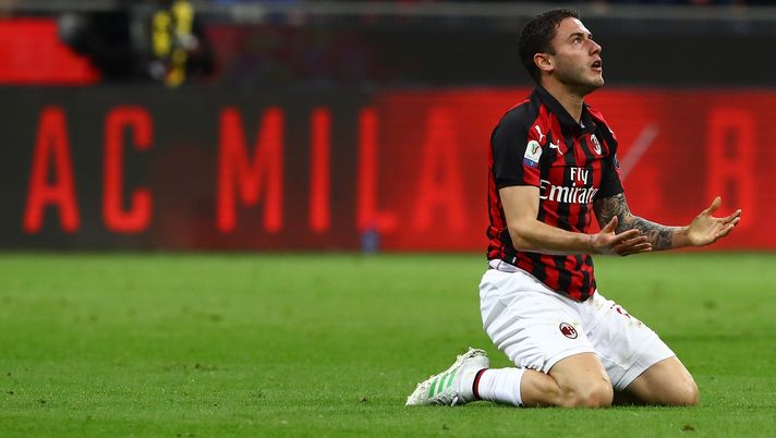 MILAN, ITALY - APRIL 24: Davide Calabria of AC Milan reacts to a missed chance during the TIM Cup match between AC Milan and SS Lazio at Stadio Giuseppe Meazza on April 24, 2019 in Milan, Italy. (Photo by Marco Luzzani/Getty Images) MILAN, ITALY - APRIL 24: Davide Calabria of AC Milan reacts to a missed chance during the TIM Cup match between AC Milan and SS Lazio at Stadio Giuseppe Meazza on April 24, 2019 in Milan, Italy. (Photo by Marco Luzzani/Getty Images)