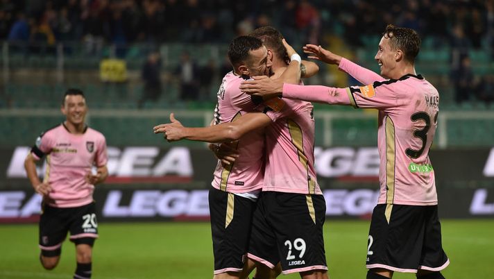 PALERMO, ITALY - NOVEMBER 11:  George Puskas of Palermo celebrates after scoring the opening goal during the Serie B match between US Citta di Palermo and Pescara Calcio at Stadio Renzo Barbera on November 11, 2018 in Palermo, Italy.  (Photo by Tullio M. Puglia/Getty Images) 