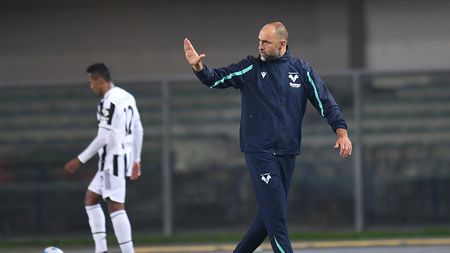VERONA, ITALY - OCTOBER 30: Igor Tudor head coach of Hellas Veron of Hellas Verona ge during the Serie A match between Hellas and Juventus at Stadio Marcantonio Bentegodi on October 30, 2021 in Verona, Italy. (Photo by Alessandro Sabattini/Getty Images)