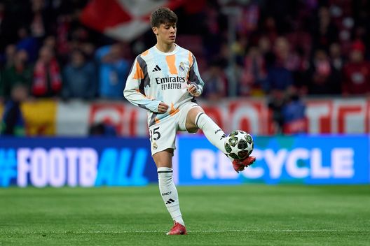 MADRID, SPAIN - MARCH 12: Arda Guler of Real Madrid warms up prior to the UEFA Champions League 2024/25 UEFA Champions League 2024/25 Round of 16 second leg match between Atletico de Madrid and Real Madrid C.F. at Riyadh Air Metropolitano on March 12, 2025 in Madrid, Spain. (Photo by Angel Martinez/Getty Images) Inter, prime mosse anche per Arda Guler: pronto un tavolo col Real Madrid per il turco e Nico Paz- immagine 3