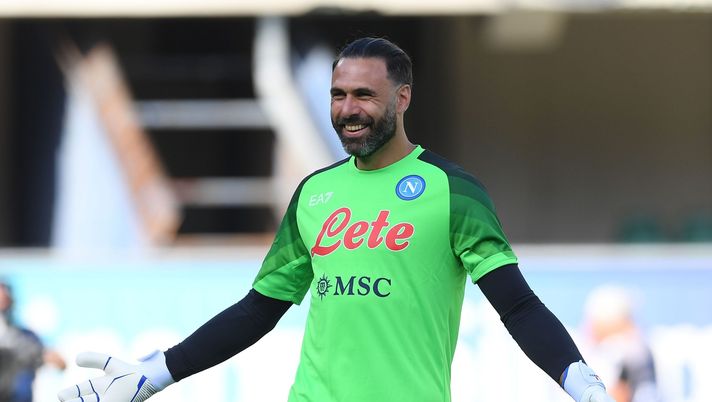 VERONA, ITALY - AUGUST 15: Salvatore Sirigu of Napoli during the Serie A match between Hellas Verona and SSC Napoli at Stadio Marcantonio Bentegodi on August 15, 2022 in Verona, . (Photo by SSC NAPOLI/SSC NAPOLI via Getty Images) Iezzo: “Avere Sirigu come dodicesimo per il Napoli e per Meret è tanta roba” - immagine 1