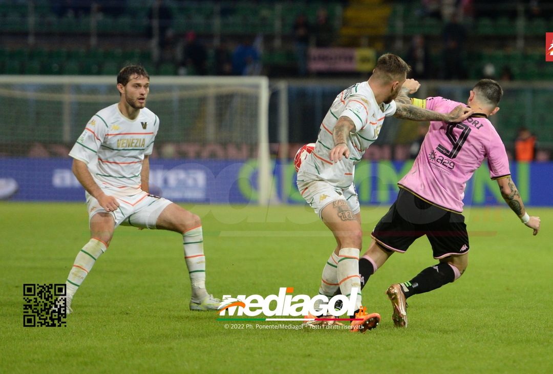FOTO Palermo-Venezia 0-1, 14ª giornata di Serie B 2022-2023 (Gallery) - immagine 33