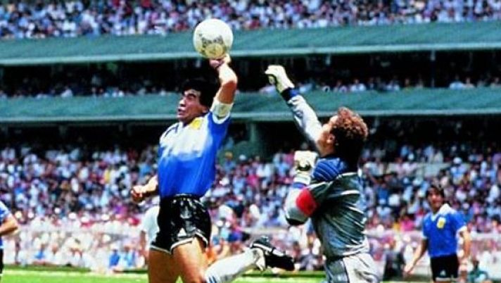 Mano de Dios, Shilton pronto alla pace con Maradona: “Andiamo oltre, ma deve chiedere scusa pubblicamente” Mano de Dios, Shilton pronto alla pace con Maradona: “Andiamo oltre, ma deve chiedere scusa pubblicamente”