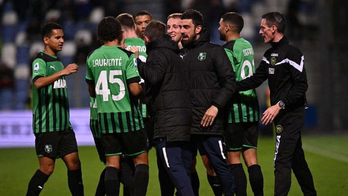 REGGIO NELL'EMILIA, ITALY - MARCH 06: Davide Frattesi of US Sassuolo celebrates after scoring his team second goal
during the Serie A match between US Sassuolo and US Cremonese at Mapei Stadium - Citta' del Tricolore on March 06, 2023 in Reggio nell'Emilia, Italy. (Photo by Alessandro Sabattini/Getty Images) Sassuolo-Cremonese 3-2, al “Mapei” è show nella ripresa. Decide Bajrami al 90′ - immagine 1