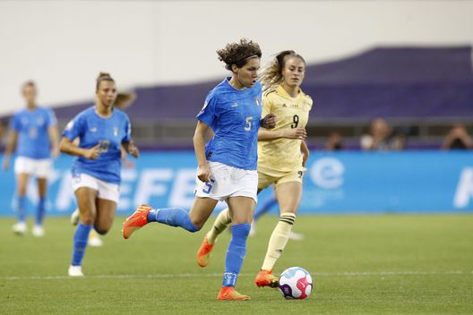 (Photo by Matteo Ciambelli/DeFodi Images via Getty Images) Roma Femminile, Elena Linari come Gascoigne: ammonisce…l’arbitro- immagine 3