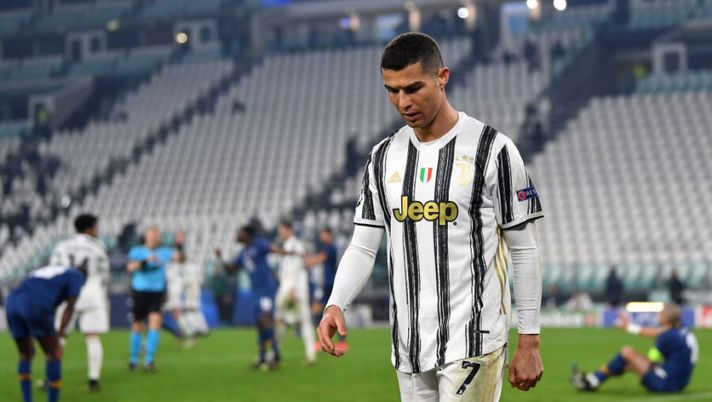 TURIN, ITALY - MARCH 09: Cristiano Ronaldo of Juventus looks dejected during the UEFA Champions League Round of 16 match between Juventus and FC Porto at Juventus Arena on March 09, 2021 in Turin, Italy. Sporting stadiums around Italy remain under strict restrictions due to the Coronavirus Pandemic as Government social distancing laws prohibit fans inside venues resulting in games being played behind closed doors. (Photo by Valerio Pennicino/Getty Images) Capello attacca Ronaldo: “Visto il suo errore? Imperdonabile, non si può accettare” - immagine 1