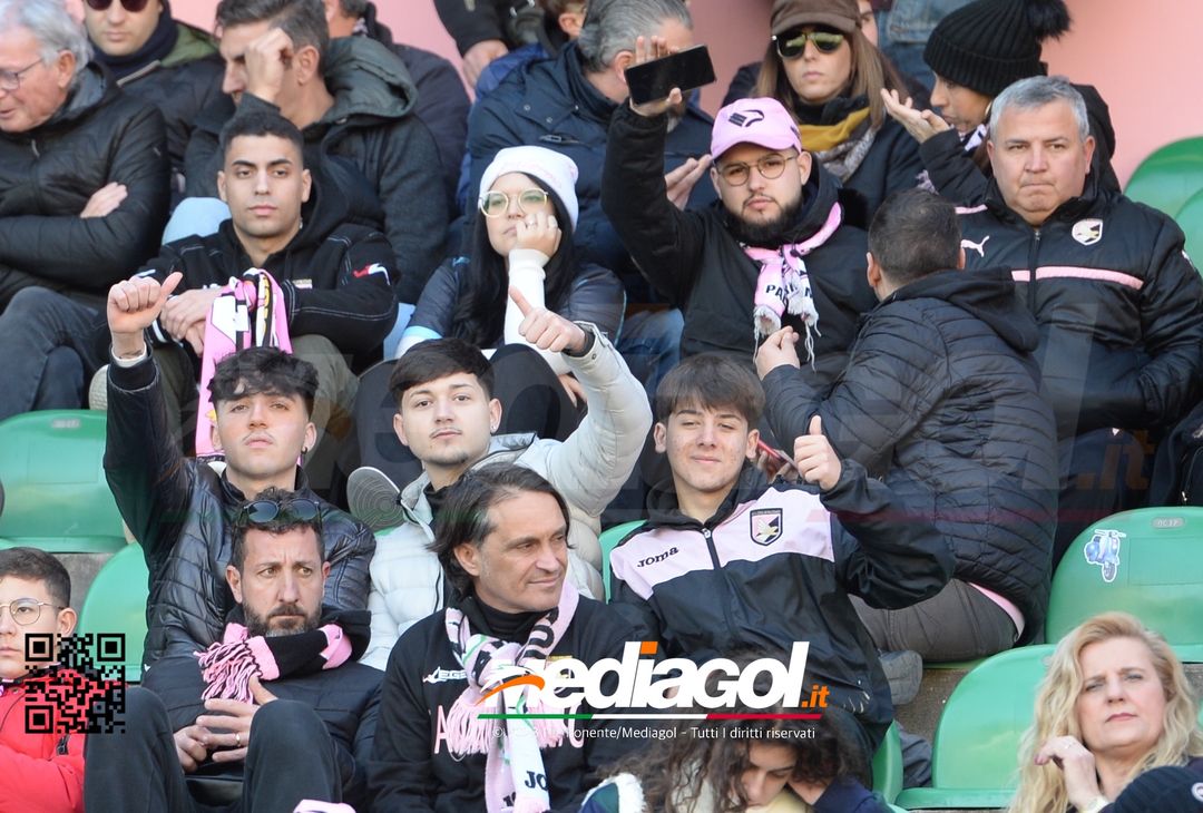 FOTOTIFO Palermo-Frosinone 1-1, i tifosi allo Stadio “Renzo Barbera” (Gallery) - immagine 86