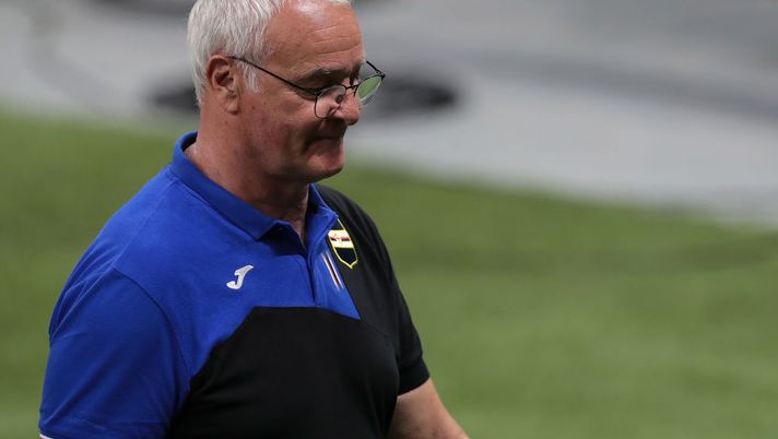 MILAN, ITALY - JUNE 21: UC Sampdoria head coach Claudio Ranieri shows his dejection at the end of the Serie A match between FC Internazionale and UC Sampdoria at Stadio Giuseppe Meazza on June 21, 2020 in Milan, Italy. (Photo by Emilio Andreoli/Getty Images) Cor Sport – In prima fila Ranieri e Motta - immagine 1