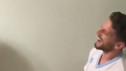 VIDEO / Mertens a Napoli: canta con la maglia di Maradona