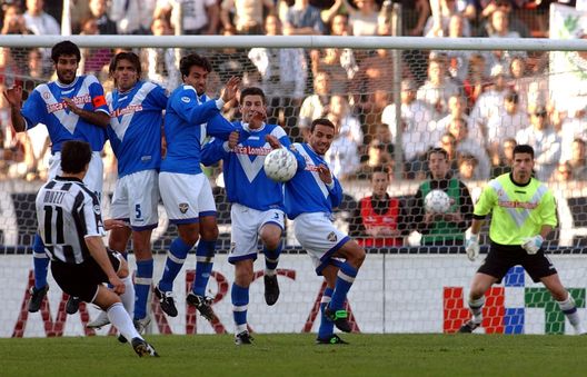 30 Mar 2002: Roberto Muzzi of Udinese takes a free kick during the Serie A match between Udinese and Brescia, played at the Friuli Stadium, Udine. DIGITAL IMAGE Mandatory Credit: Grazia Neri/Getty Images 30 Mar 2002: Roberto Muzzi of Udinese takes a free kick during the Serie A match between Udinese and Brescia, played at the Friuli Stadium, Udine. DIGITAL IMAGE Mandatory Credit: Grazia Neri/Getty Images