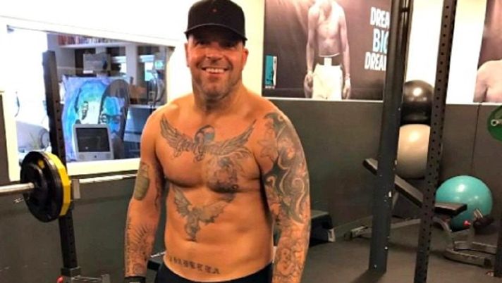 Social / Van der Meyde esagera a tavola e la bilancia non perdona: “Fottute feste!” 