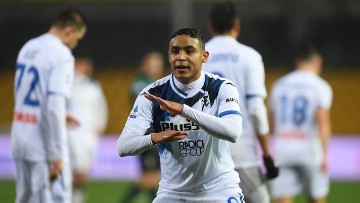 BENEVENTO, ITALY - JANUARY 09: Luis Muriel of Atalanta celebrates after scoring their sides fourth goal during the Serie A match between Benevento Calcio and Atalanta BC at Stadio Ciro Vigorito on January 09, 2021 in Benevento, Italy. Sporting stadiums around Italy remain under strict restrictions due to the Coronavirus Pandemic as Government social distancing laws prohibit fans inside venues resulting in games being played behind closed doors. (Photo by Francesco Pecoraro/Getty Images) BENEVENTO, ITALY - JANUARY 09: Luis Muriel of Atalanta celebrates after scoring their sides fourth goal during the Serie A match between Benevento Calcio and Atalanta BC at Stadio Ciro Vigorito on January 09, 2021 in Benevento, Italy. Sporting stadiums around Italy remain under strict restrictions due to the Coronavirus Pandemic as Government social distancing laws prohibit fans inside venues resulting in games being played behind closed doors. (Photo by Francesco Pecoraro/Getty Images)