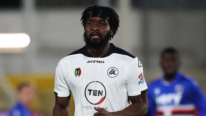 LA SPEZIA, ITALY - JANUARY 11: Mbala Nzola of Spezia Calcio in action during the Serie A match between Spezia Calcio and UC Sampdoria at Stadio Alberto Picco on January 11, 2021 in La Spezia, Italy. (Photo by Gabriele Maltinti/Getty Images) Spezia, cosa filtra sul rientro di Nzola. E Italiano perde un difensore per oltre un mese - immagine 1