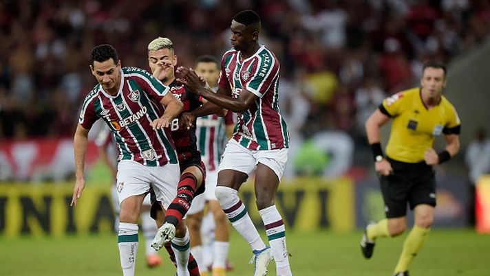 RIO DE JANEIRO, BRAZIL - MAY 29: Paulo Henrique Ganso (L) and Luiz Henrique of Fluminense compete for the ball with Andreas Pereira of Flamengo during the match between Fluminense and Flamengo as part of Brasileirao Series A 2022 at Maracana Stadium on May 29, 2022 in Rio de Janeiro, Brazil. (Photo by Alexandre Loureiro/Getty Images) MERCATO FLAMENGO