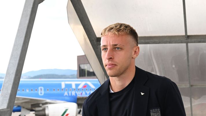 FLORENCE, ITALY - JUNE 14: Davide Frattesi of Italy departs to Munster Airport on June 14, 2023 in Florence, Italy. (Photo by Claudio Villa/Getty Images) INFO SOS – Blitz pronto per Frattesi: avanzano i contatti, si può chiudere in settimana - immagine 1