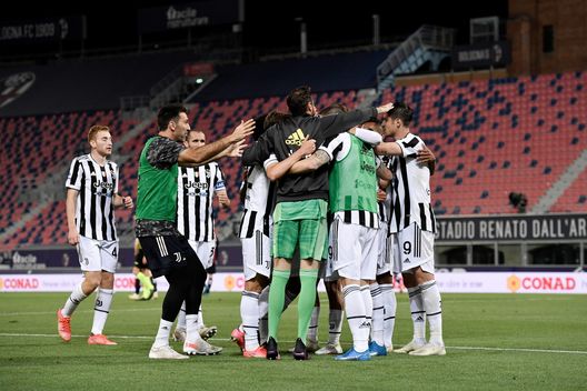 Festa Juventus per la qualificazione in Champions League. Festa Juventus per la qualificazione in Champions League.