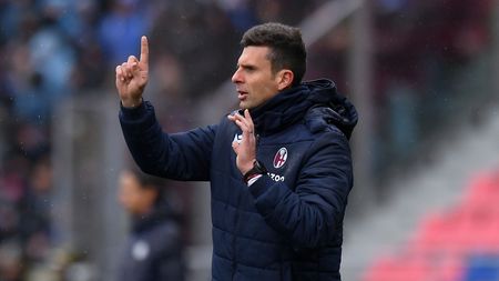 BOLOGNA, ITALY - FEBRUARY 26: Thiago Motta head coach of Bologna FC during the Serie A match between Bologna FC and FC Internazionale at Stadio Renato Dall'Ara on February 26, 2023 in Bologna, Italy. (Photo by Alessandro Sabattini/Getty Images)