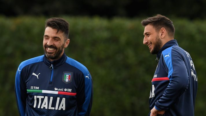 FLORENCE, ITALY - MARCH 23: Gianluigi Buffon (L) and Gianluigi Donnarumma of Italy chat during the training session at the club's training ground at Coverciano on March 23, 2017 in Florence, Italy. (Photo by Claudio Villa/Getty Images) FLORENCE, ITALY - MARCH 23: Gianluigi Buffon (L) and Gianluigi Donnarumma of Italy chat during the training session at the club's training ground at Coverciano on March 23, 2017 in Florence, Italy. (Photo by Claudio Villa/Getty Images)
