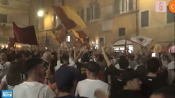 VIDEO Roma, il club giallorosso compie 95 anni: feste e cori al Pantheon