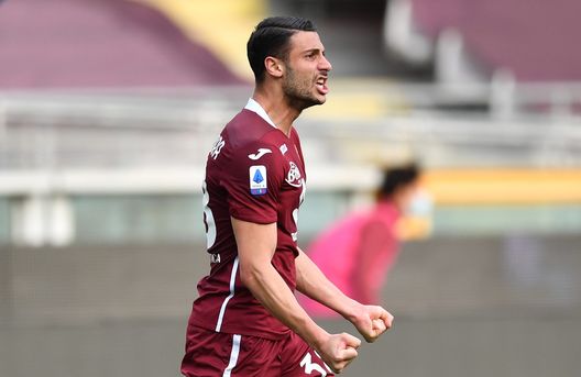 TURIN, ITALY - MARCH 17: Rolando Mandragora of Torino F.C. celebrates after scoring his sides second goal during the Serie A match between Torino FC and US Sassuolo at Stadio Olimpico di Torino on March 17, 2021 in Turin, Italy. Sporting stadiums around Italy remain under strict restrictions due to the Coronavirus Pandemic as Government social distancing laws prohibit fans inside venues resulting in games being played behind closed doors. (Photo by Valerio Pennicino/Getty Images) Domani il “Mandragora day”? I prossimi passi del primo acquisto viola- immagine 2