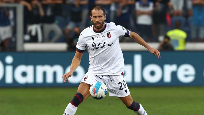 BERGAMO, ITALY - AUGUST 28: Lorenzo De Silvestri of Bologna FC in action during the Serie A match between Atalanta BC and Bologna FC at Gewiss Stadium on August 28, 2021 in Bergamo, . (Photo by Marco Luzzani/Getty Images) D”EX” Silvestri: l’esterno rossoblù torna per sfidare il suo passato - immagine 1