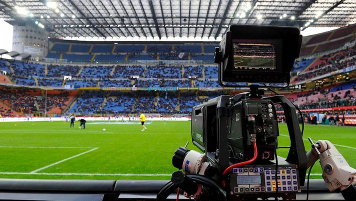 Diritti tv, la Serie A potrebbe essere visibile in chiaro il sabato sera - immagine 1