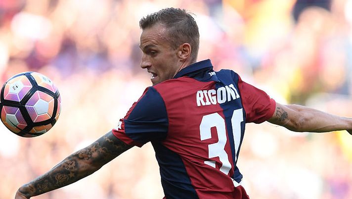 GENOA, ITALY - SEPTEMBER 25: Luca Rigoni of Genoa CFC in action during the Serie A match between Genoa CFC and Pescara Calcio at Stadio Luigi Ferraris on September 25, 2016 in Genoa, Italy. (Photo by Valerio Pennicino/Getty Images) Genoa, Taarabt torna in gruppo. Mandorlini cambia modulo e giocatori, le novità di formazione - immagine 1