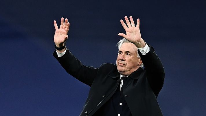 MADRID, SPAIN - MAY 04: Carlo Ancelotti, Head Coach of Real Madrid celebrates their side's victory and progression to the UEFA Champions League Final after the UEFA Champions League Semi Final Leg Two match between Real Madrid and Manchester City at Estadio Santiago Bernabeu on May 04, 2022 in Madrid, Spain. (Photo by David Ramos/Getty Images) Carletto Magno, il miglior allenatore della storia del calcio italiano - immagine 1
