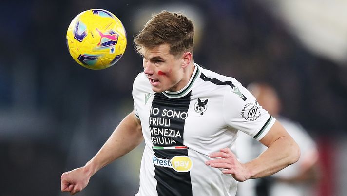ROME, ITALY - NOVEMBER 26: Jaka Bijol of Udinese Calcio heads the ball during the Serie A TIM match between AS Roma and Udinese Calcio at Stadio Olimpico on November 26, 2023 in Rome, Italy. (Photo by Paolo Bruno/Getty Images) Bijol: “Inter fortissima e affamata, ma ci servono punti. Chi le toglierei? Dico…” - immagine 1