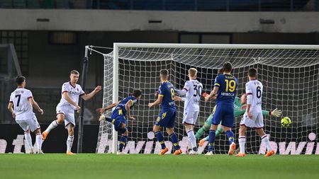 VERONA, ITALY - APRIL 21: Simone Verdi of Hellas Verona scores the team's second goal during the Serie A match between Hellas Verona and Bologna FC at Stadio Marcantonio Bentegodi on April 21, 2023 in Verona, Italy. (Photo by Alessandro Sabattini/Getty Images)