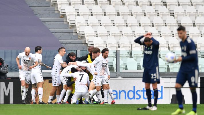 TURIN, ITALY - MARCH 21: Adolfo Gaich of Benevento Calcio celebrates with team mates after scoring their side's first goal during the Serie A match between Juventus and Benevento Calcio at Allianz Stadium on March 21, 2021 in Turin, Italy. Sporting stadiums around Italy remain under strict restrictions due to the Coronavirus Pandemic as Government social distancing laws prohibit fans inside venues resulting in games being played behind closed doors. (Photo by Valerio Pennicino/Getty Images) 