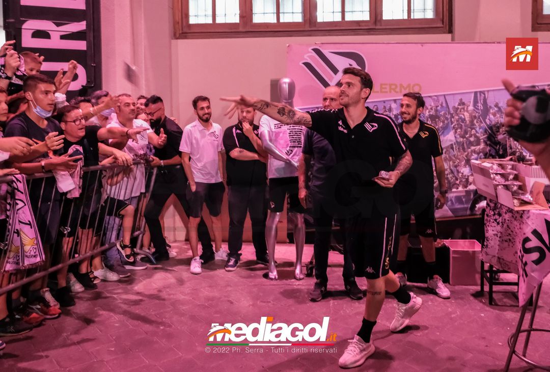 FOTO RITIRO PALERMO, Brunori e l’incontro con i tifosi al Barbera (Gallery) - immagine 77