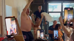 VIDEO Palermo in B, parte il coro: “Nardini fuori la maglia”. E Mauro si spoglia…