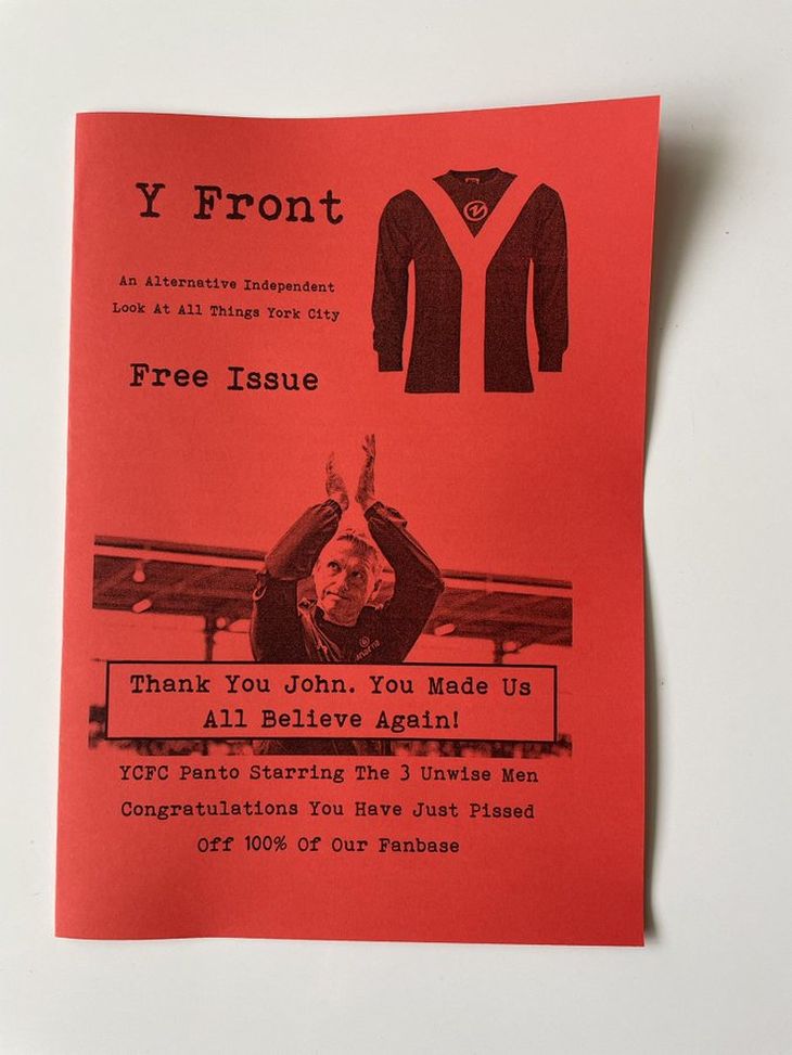 York City, tecnico esonerato davanti alla stampante: il cartellino rosso dei tifosi al club…- immagine 2