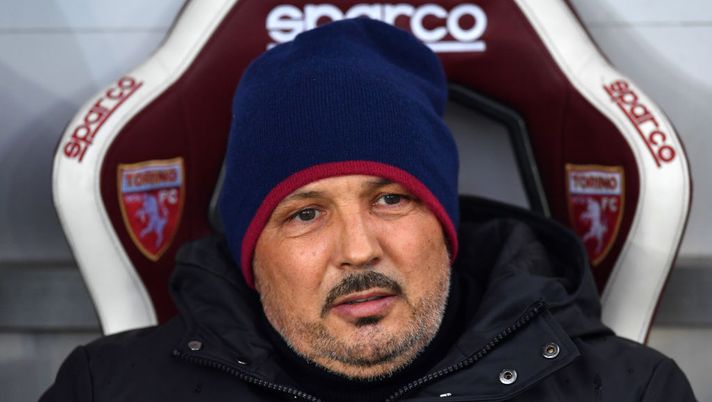 TURIN, ITALY - DECEMBER 20: Sinisa Mihajlovic, Head Coach of Bologna F.C. 1909 looks on prior to the Serie A match between Torino FC and Bologna FC at Stadio Olimpico di Torino on December 20, 2020 in Turin, Italy. Sporting stadiums around Italy remain under strict restrictions due to the Coronavirus Pandemic as Government social distancing laws prohibit fans inside venues resulting in games being played behind closed doors. (Photo by Valerio Pennicino/Getty Images) Carlino – Sinisa si commuove con la squadra: “Mi fate sentire giovane” - immagine 1