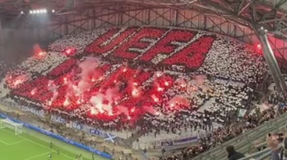 “Uefa mafia”, lo striscione di contestazione dei tifosi del Marsiglia “Uefa mafia”, lo striscione di contestazione dei tifosi del Marsiglia - immagine 1