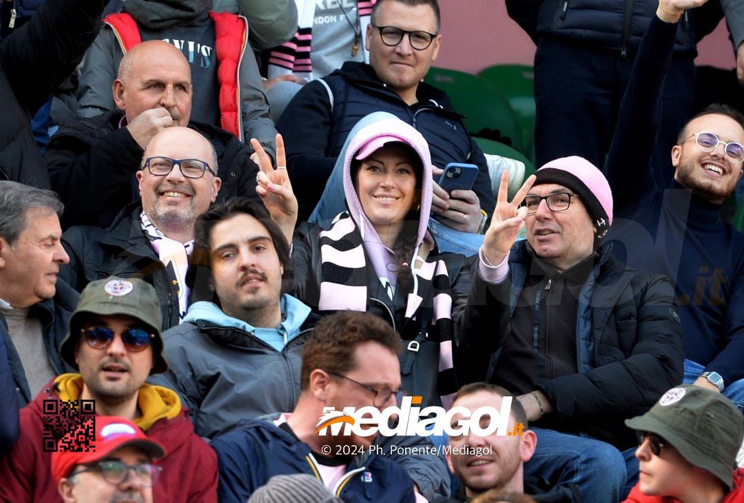 FOTOTIFO Palermo-Como 3-0, gli scatti ai tifosi al “Renzo Barbera” (GALLERY) - immagine 72