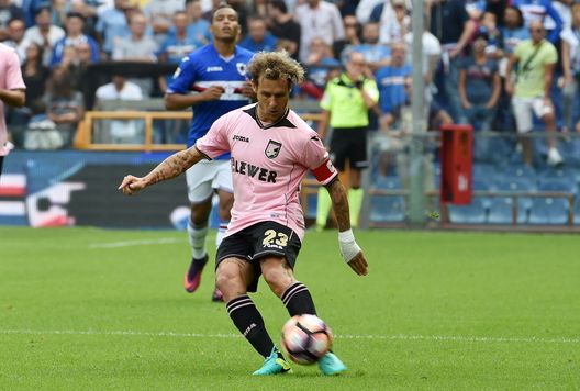 GENOA, ITALY - OCTOBER 02: Alessandro Diamanti of Palermo in action during the Serie A match between UC Sampdoria and US Citta di Palermo at Stadio Luigi Ferraris on October 2, 2016 in Genoa, Italy. (Photo by Getty Images/Getty Images) GENOA, ITALY - OCTOBER 02: Alessandro Diamanti of Palermo in action during the Serie A match between UC Sampdoria and US Citta di Palermo at Stadio Luigi Ferraris on October 2, 2016 in Genoa, Italy. (Photo by Getty Images/Getty Images)