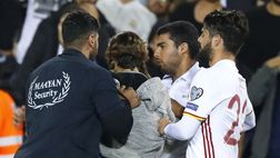 Paura in Israele-Spagna: tifoso invade e corre verso Isco con un coltello
