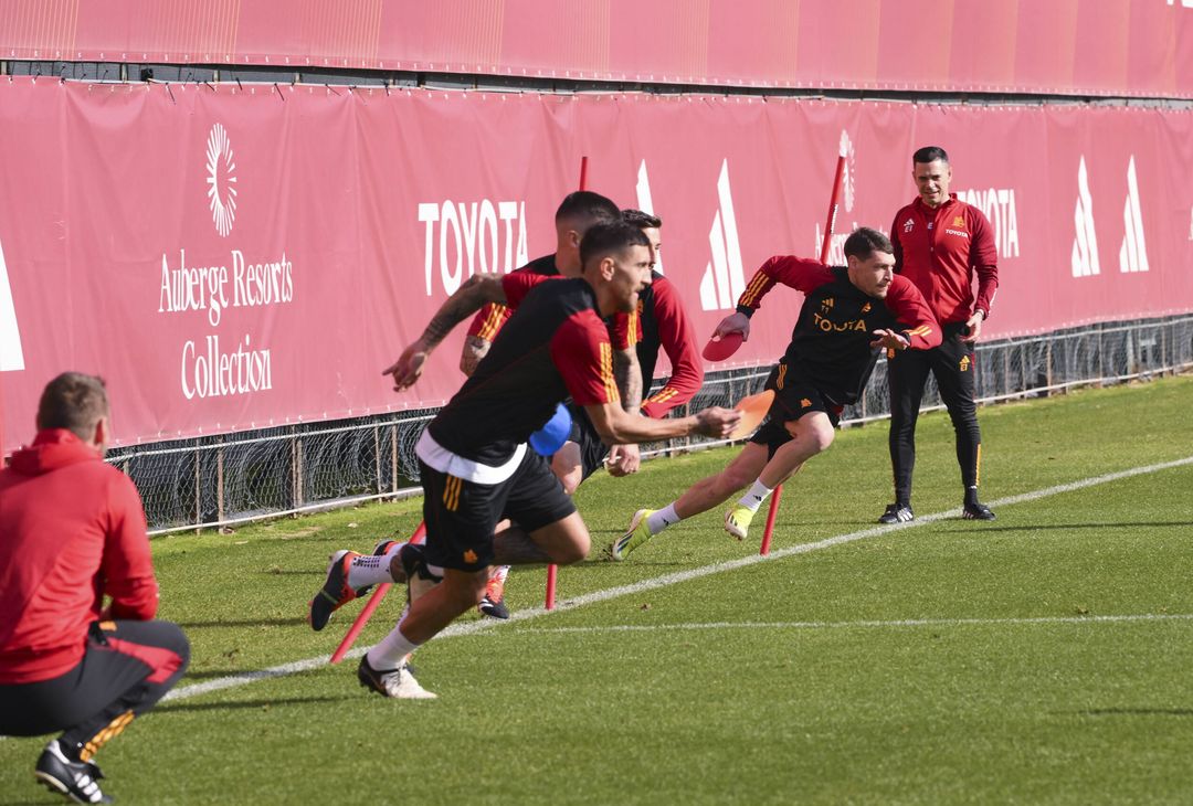 Roma, la rifinitura alla vigilia del match contro la Salernitana – FOTOGALLERY - immagine 9