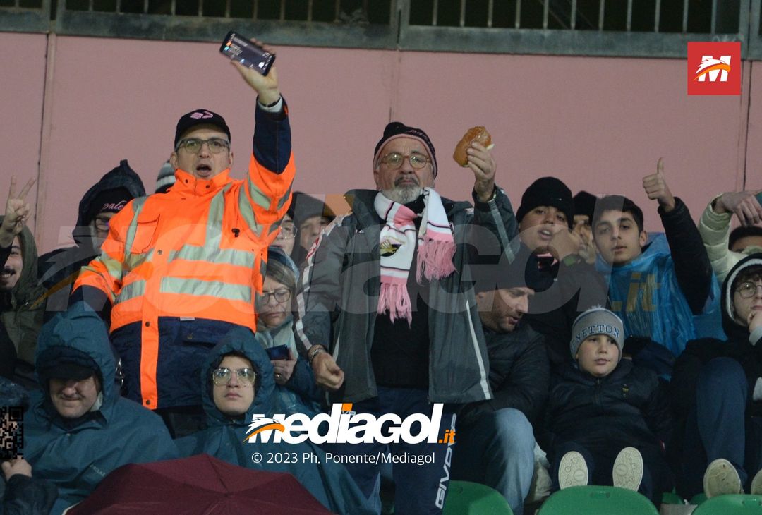 FOTOTIFO Palermo-Ternana 0-0, gli scatti ai tifosi al “Renzo Barbera” (Gallery) - immagine 47