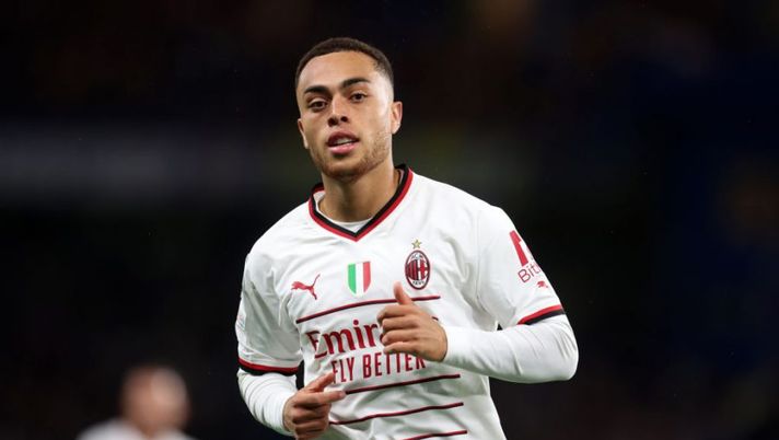 LONDON, ENGLAND - OCTOBER 05: Sergino Dest of AC Milan during the UEFA Champions League group E match between Chelsea FC and AC Milan at Stamford Bridge on October 05, 2022 in London, England. (Photo by Catherine Ivill/Getty Images) Milan, la decisione su Brahim Diaz per la Dinamo Zagabria! Dest non recupera - immagine 1
