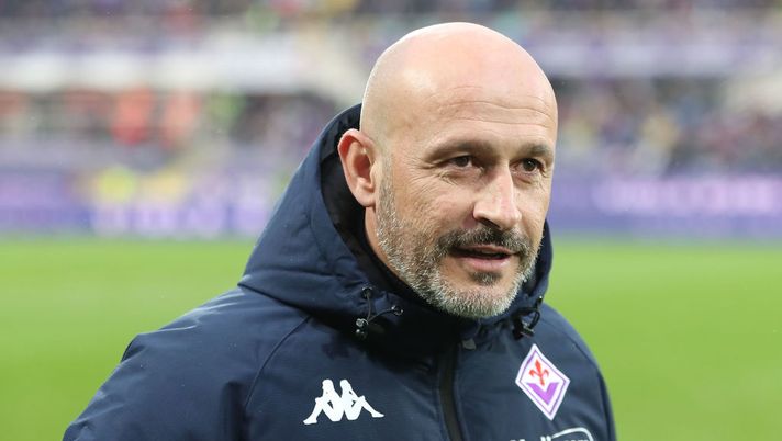 FLORENCE, ITALY - JANUARY 07: Vincenzo Italiano manager of ACF Fiorentina looks on during the Serie A match between ACF Fiorentina and US Sassuolo at Stadio Artemio Franchi on January 7, 2023 in Florence, Italy. (Photo by Gabriele Maltinti/Getty Images) Italiano: “Abbiamo cercato di stimolare Jovic e Cabral: mi auguro che ora…” - immagine 1