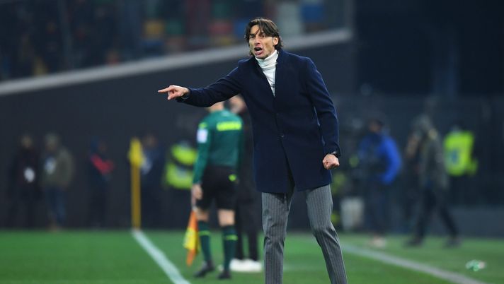 UDINE, ITALY - DECEMBER 11: Gabriele Cioffi, Head Coach of Udinese Calcio gestures during the Serie A match between Udinese Calcio and AC Milan at Dacia Arena on December 11, 2021 in Udine, Italy. (Photo by Alessandro Sabattini/Getty Images) Colombo: “Occhio a Cioffi, ha già imbrigliato il Milan all’andata” - immagine 1