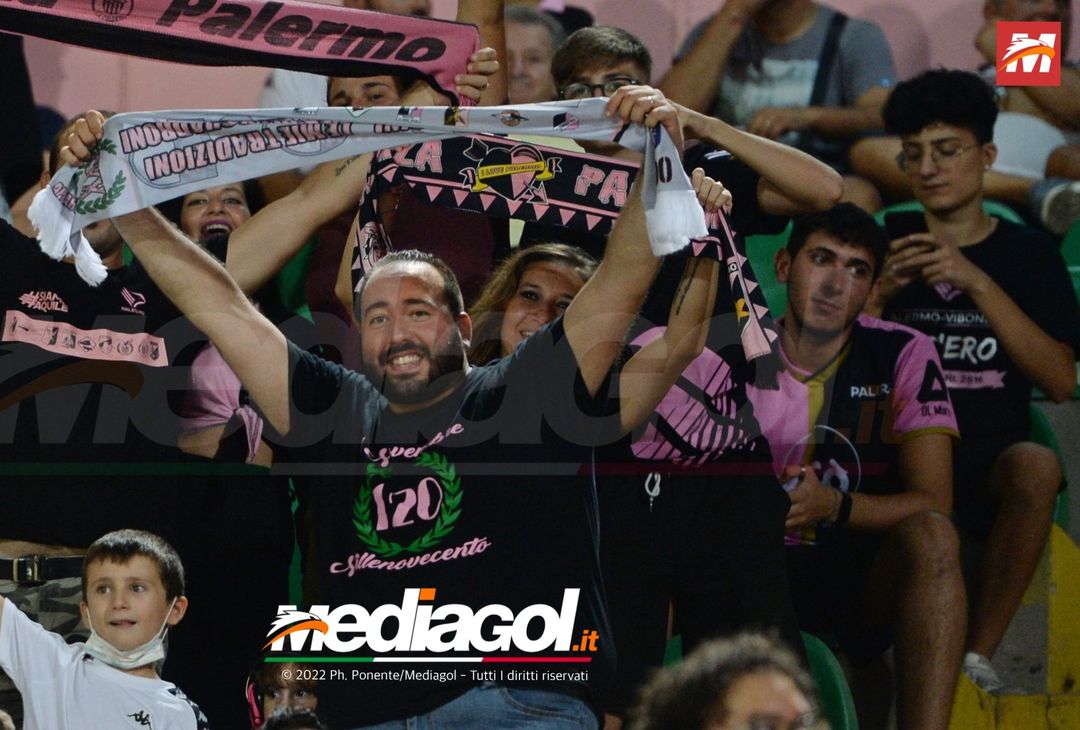 FOTOTIFO, Palermo-Genoa 1-0: i tifosi allo stadio “Renzo Barbera” (Gallery) - immagine 11